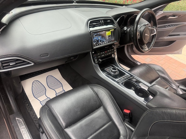 Used Jaguar XE 2017 for sale - 76307639: Photo 25