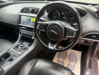 Used Jaguar XE 2017 for sale - 76307639: Photo 3