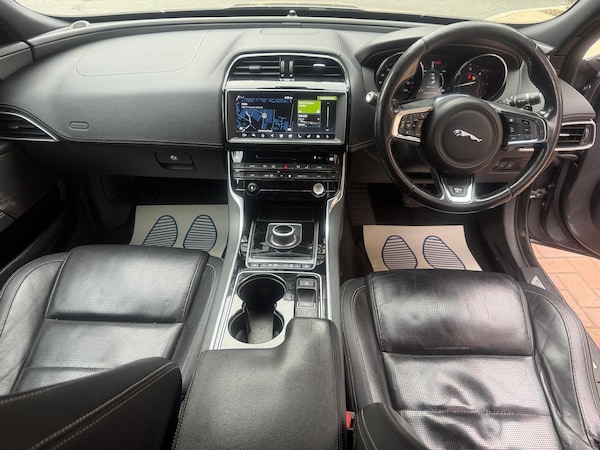 Used Jaguar XE 2017 for sale - 76307639: Photo 4