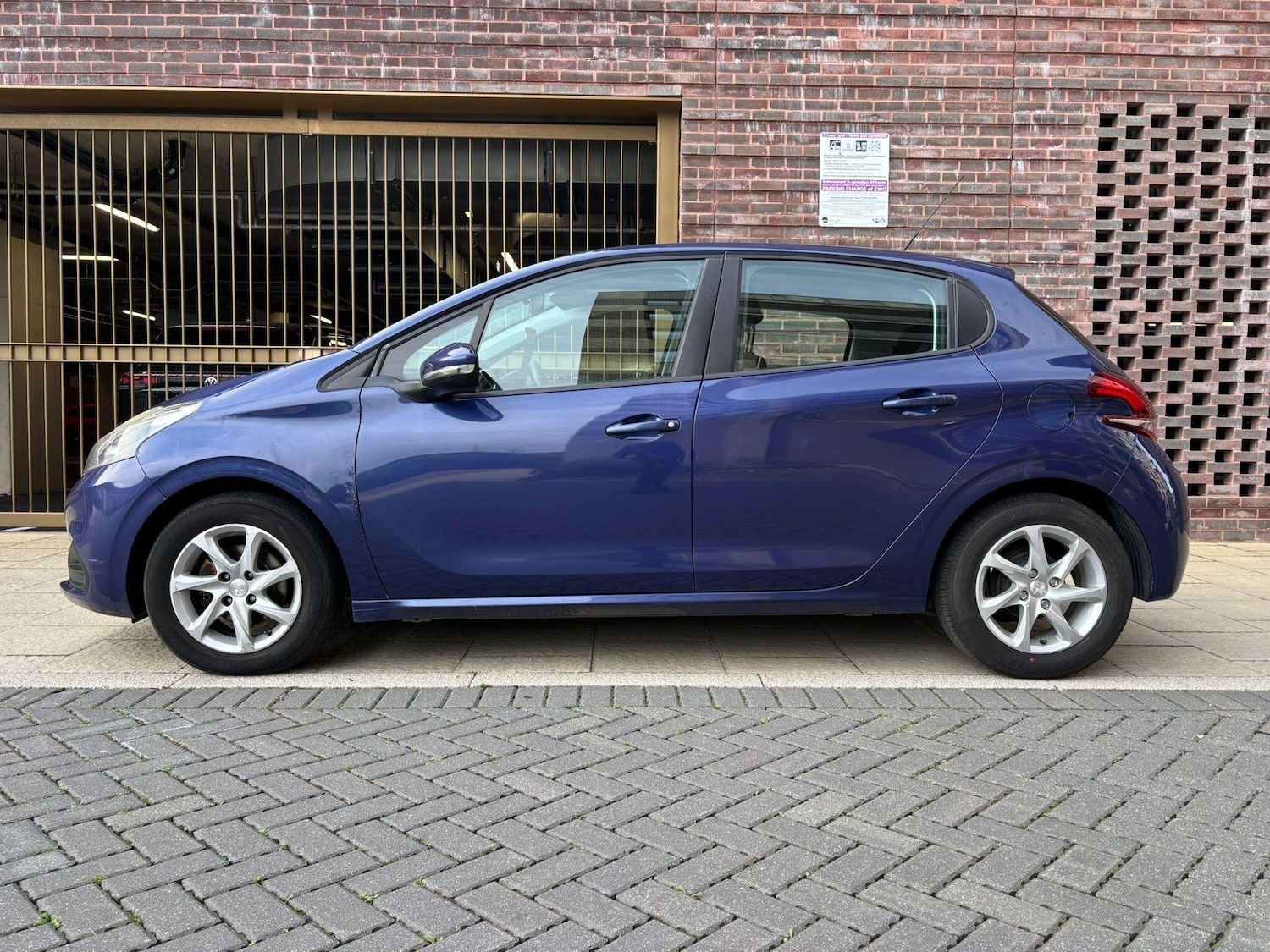 Used Peugeot 208 2017 for sale - 77882889: Photo 25