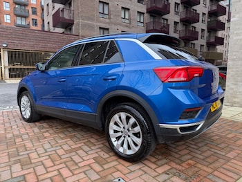 Used Volkswagen T-Roc 2020 for sale - 77290534: Photo