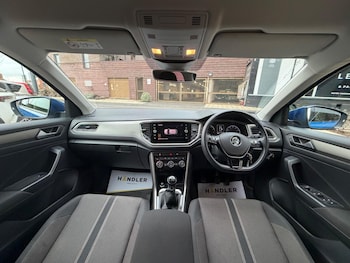 Used Volkswagen T-Roc 2020 for sale - 77290534: Photo