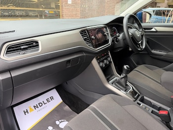 Used Volkswagen T-Roc 2020 for sale - 77290534: Photo