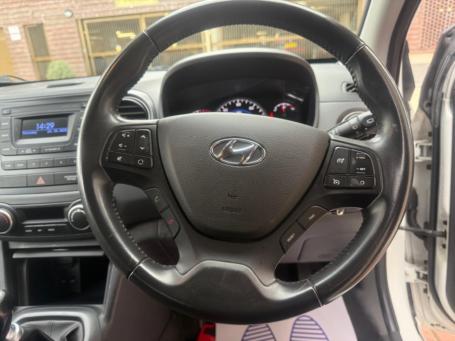 Used Hyundai i10 2018 for sale - 76371190: Photo 18