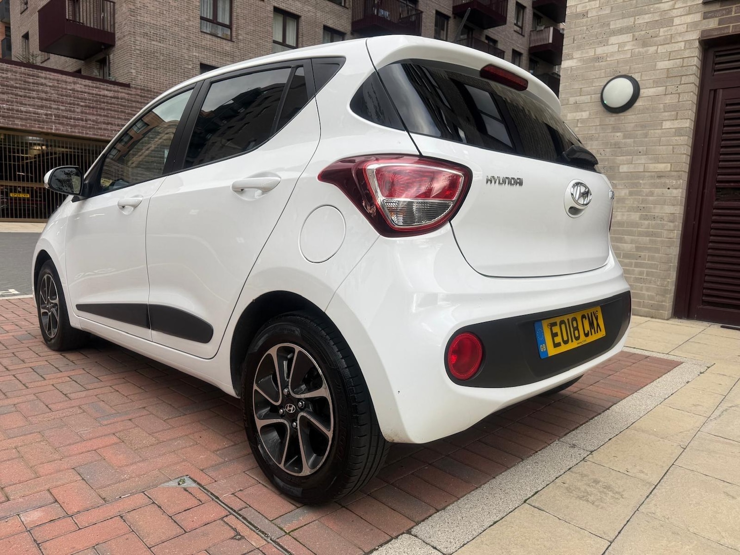 Used Hyundai i10 2018 for sale - 76371190: Photo 2