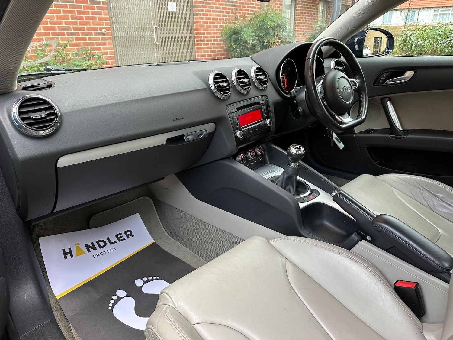 Used Audi TT 2010 for sale - 77737552: Photo 4