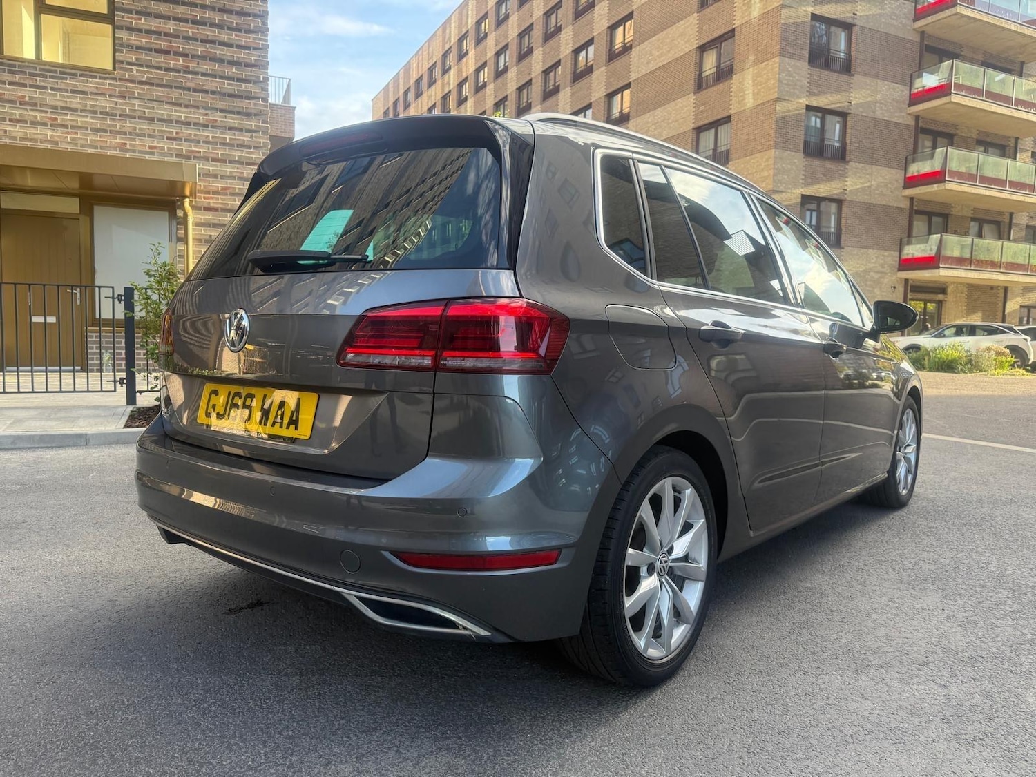 Used Volkswagen Golf SV 2018 for sale - 76472094: Photo 2