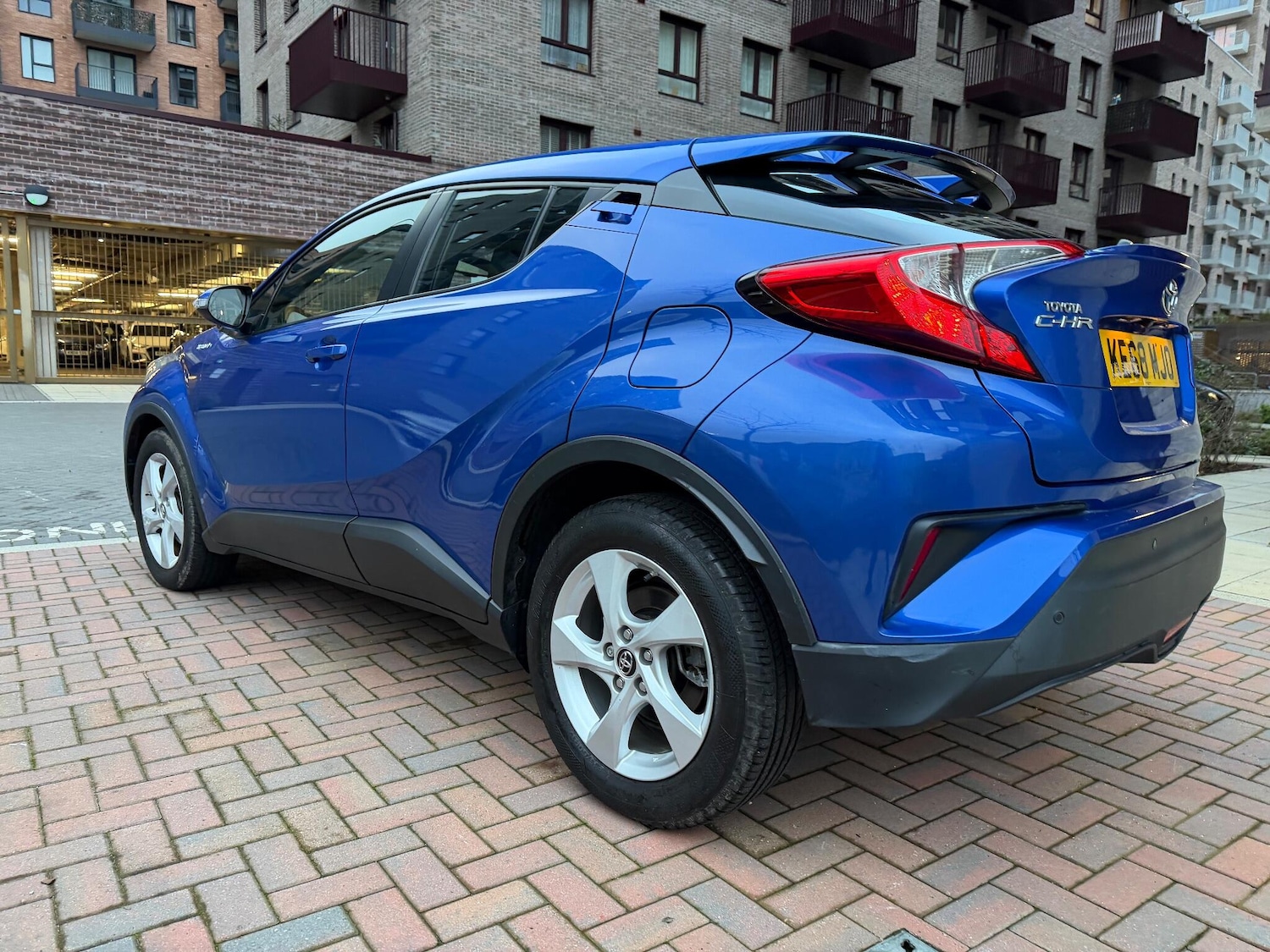 Used Toyota C-HR 2018 for sale - 76839444: Photo 2