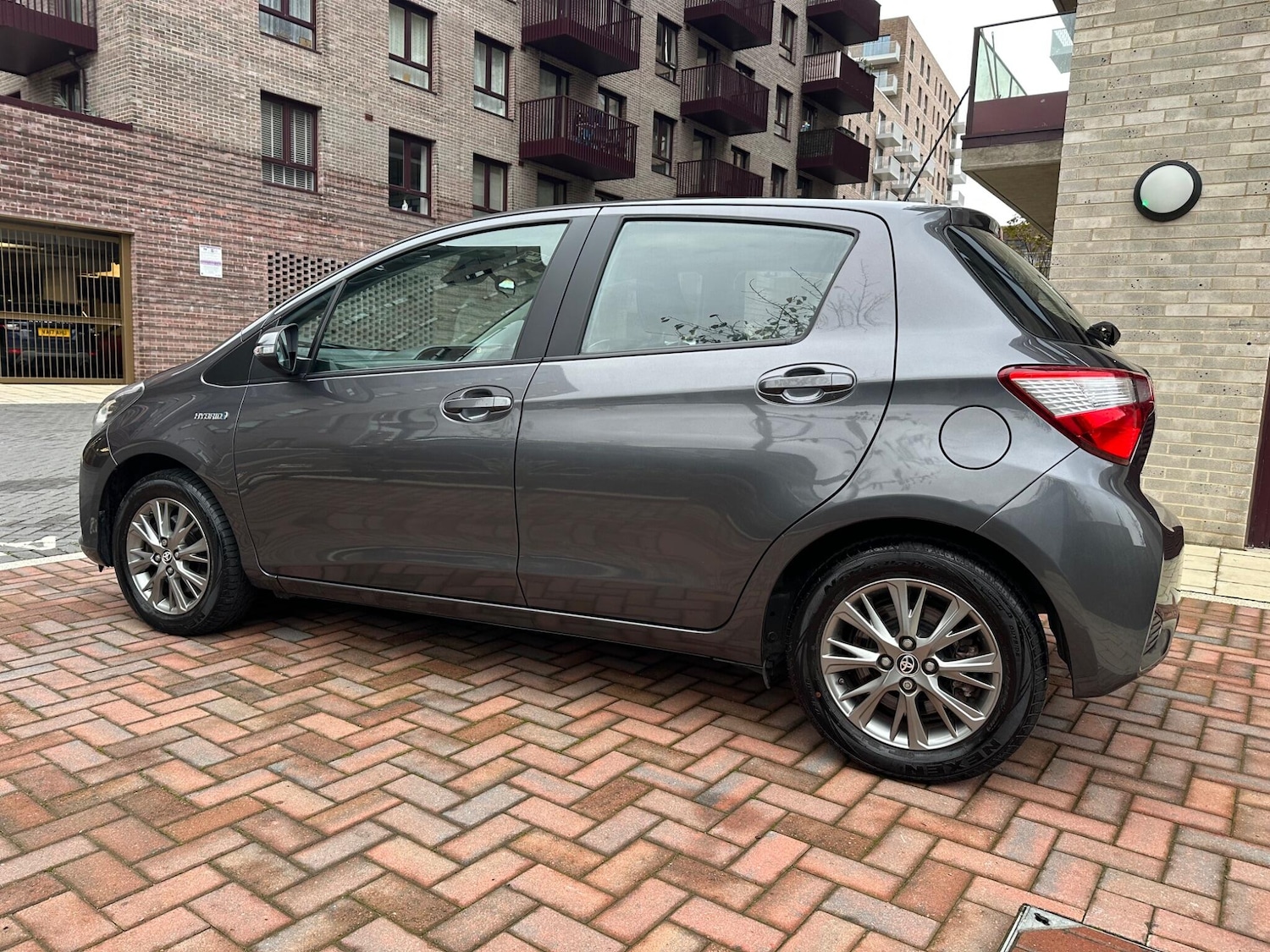 Used Toyota Yaris 2017 for sale - 76701287: Photo 17