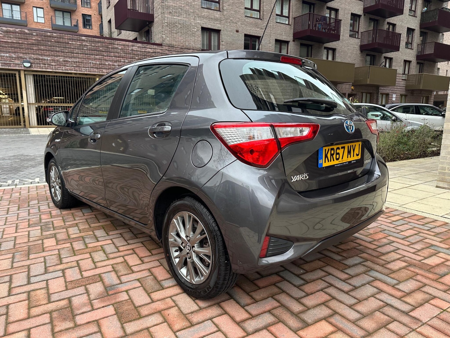 Used Toyota Yaris 2017 for sale - 76701287: Photo 2