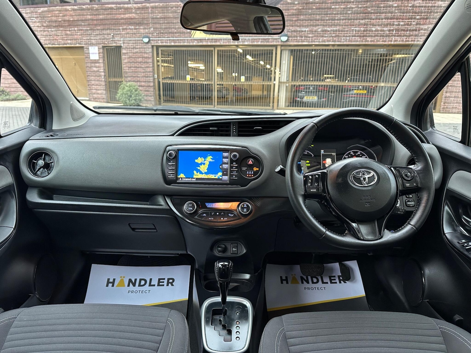 Used Toyota Yaris 2017 for sale - 76701287: Photo 24