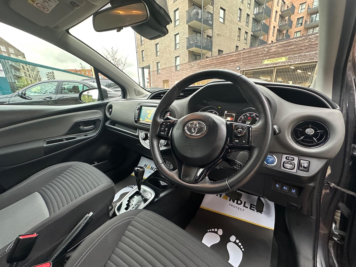 Used Toyota Yaris 2017 for sale - 76701287: Photo 25