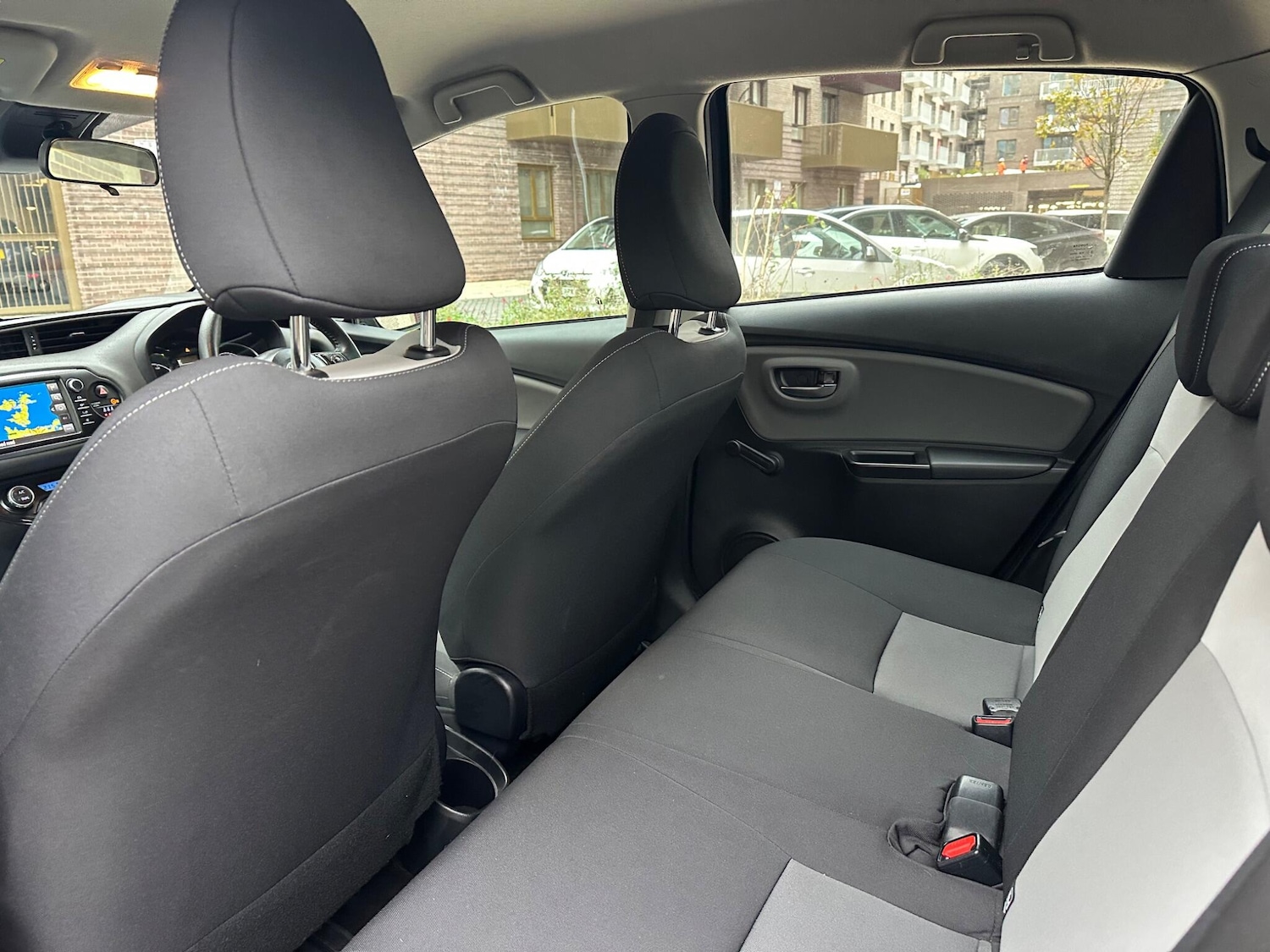 Used Toyota Yaris 2017 for sale - 76701287: Photo 28