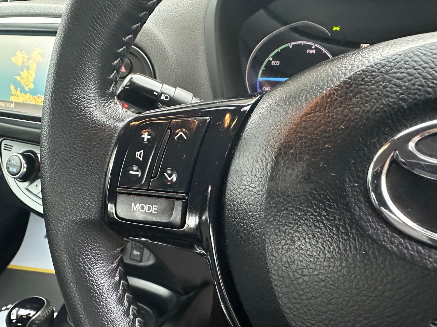 Used Toyota Yaris 2017 for sale - 76701287: Photo 32