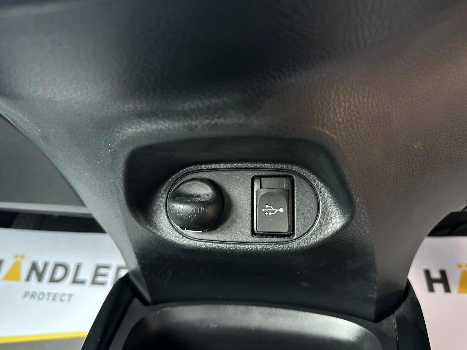 Used Toyota Yaris 2017 for sale - 76701287: Photo 33