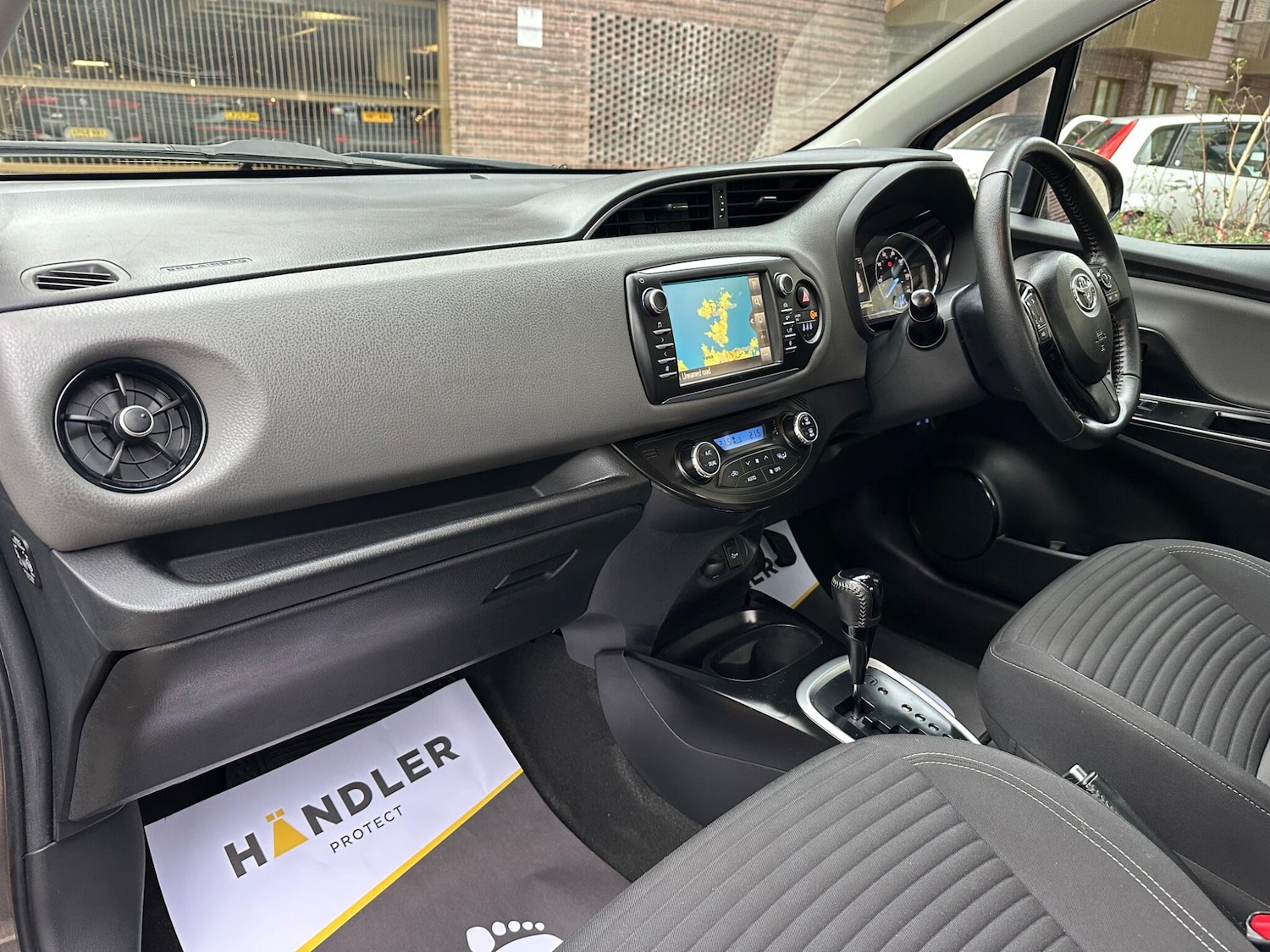 Used Toyota Yaris 2017 for sale - 76701287: Photo 4