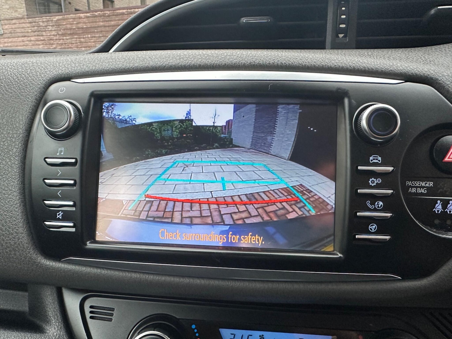 Used Toyota Yaris 2017 for sale - 76701287: Photo 41