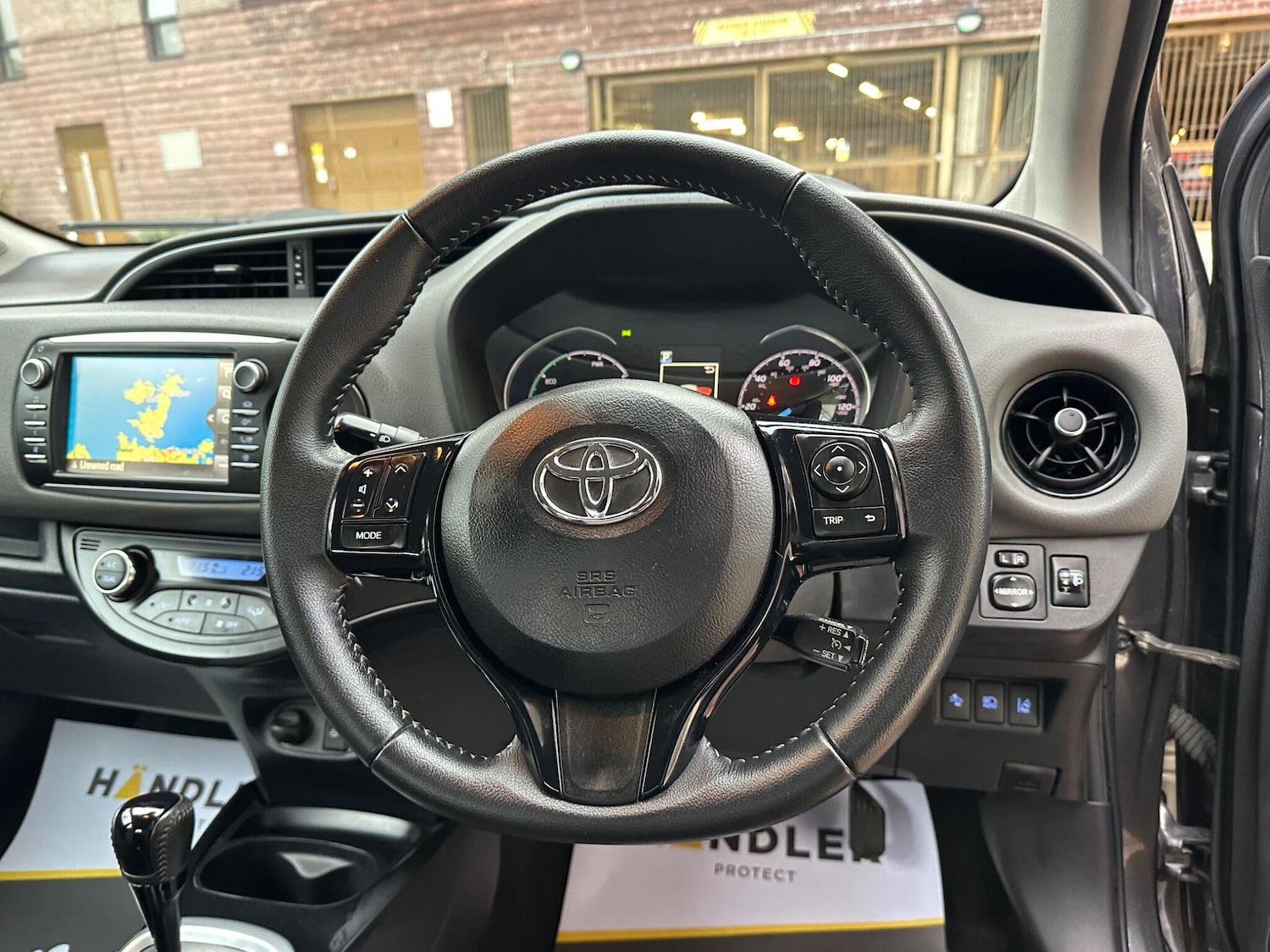 Used Toyota Yaris 2017 for sale - 76701287: Photo 43