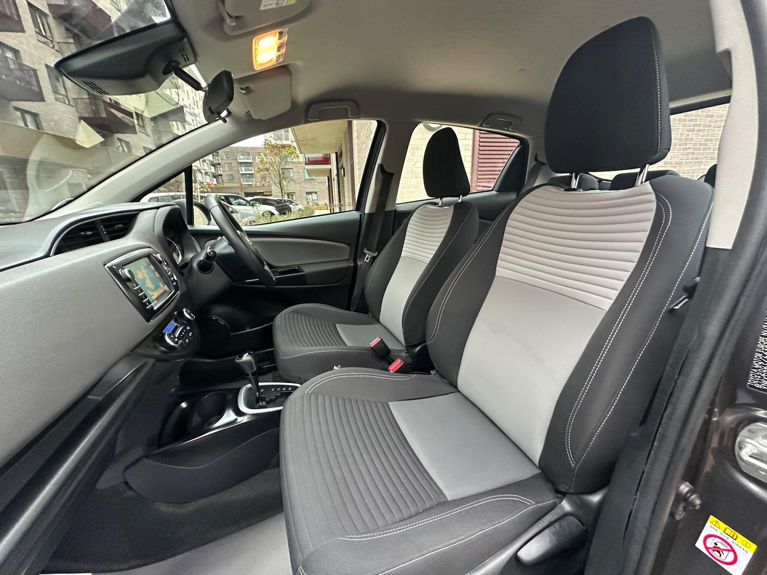 Used Toyota Yaris 2017 for sale - 76701287: Photo 44