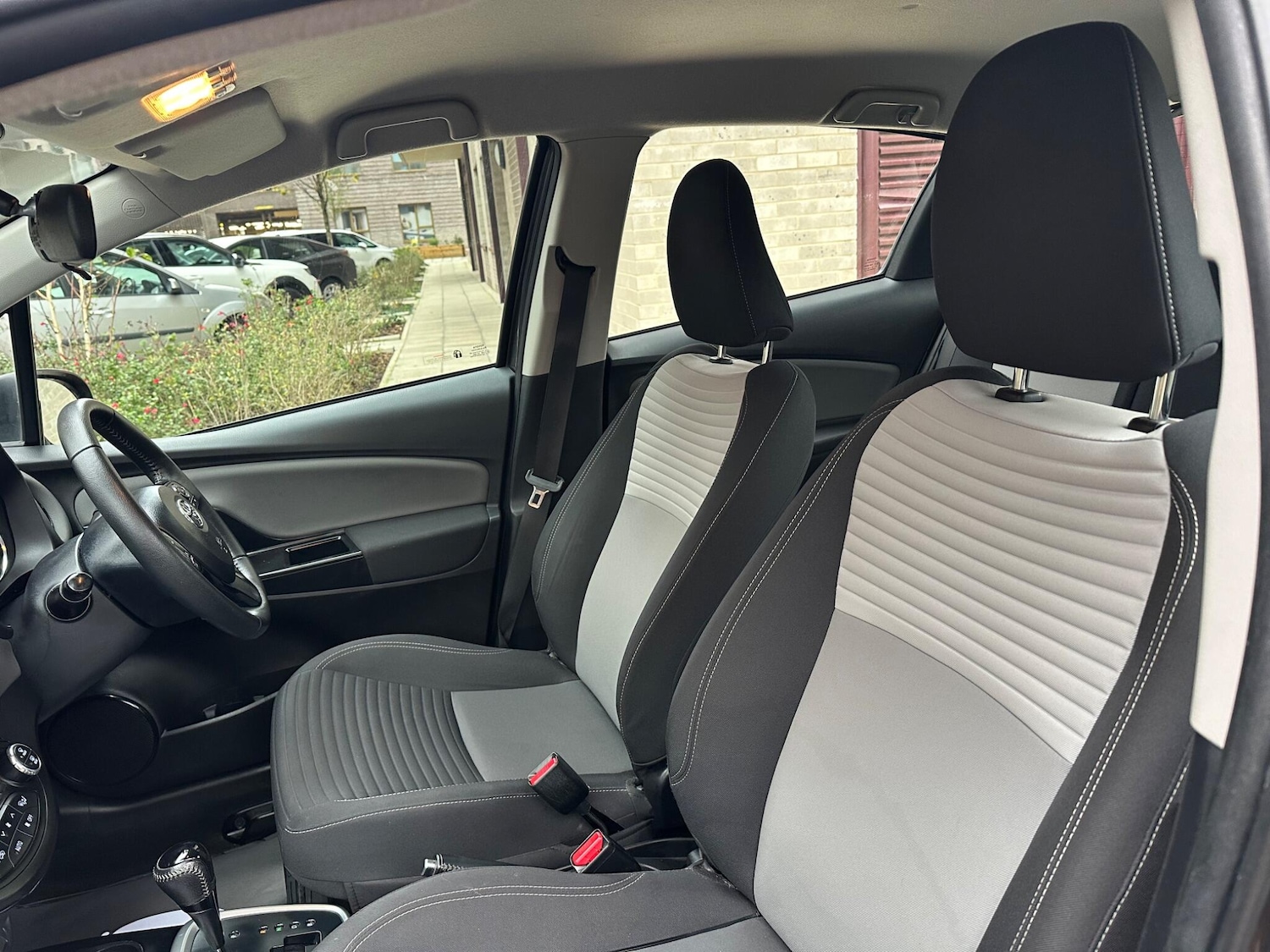 Used Toyota Yaris 2017 for sale - 76701287: Photo 45