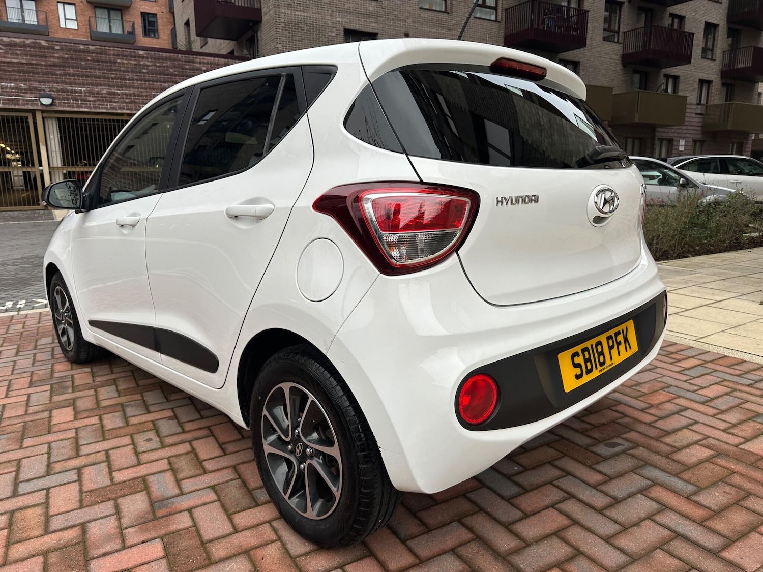 Used Hyundai i10 for sale - 76992721: Photo 2
