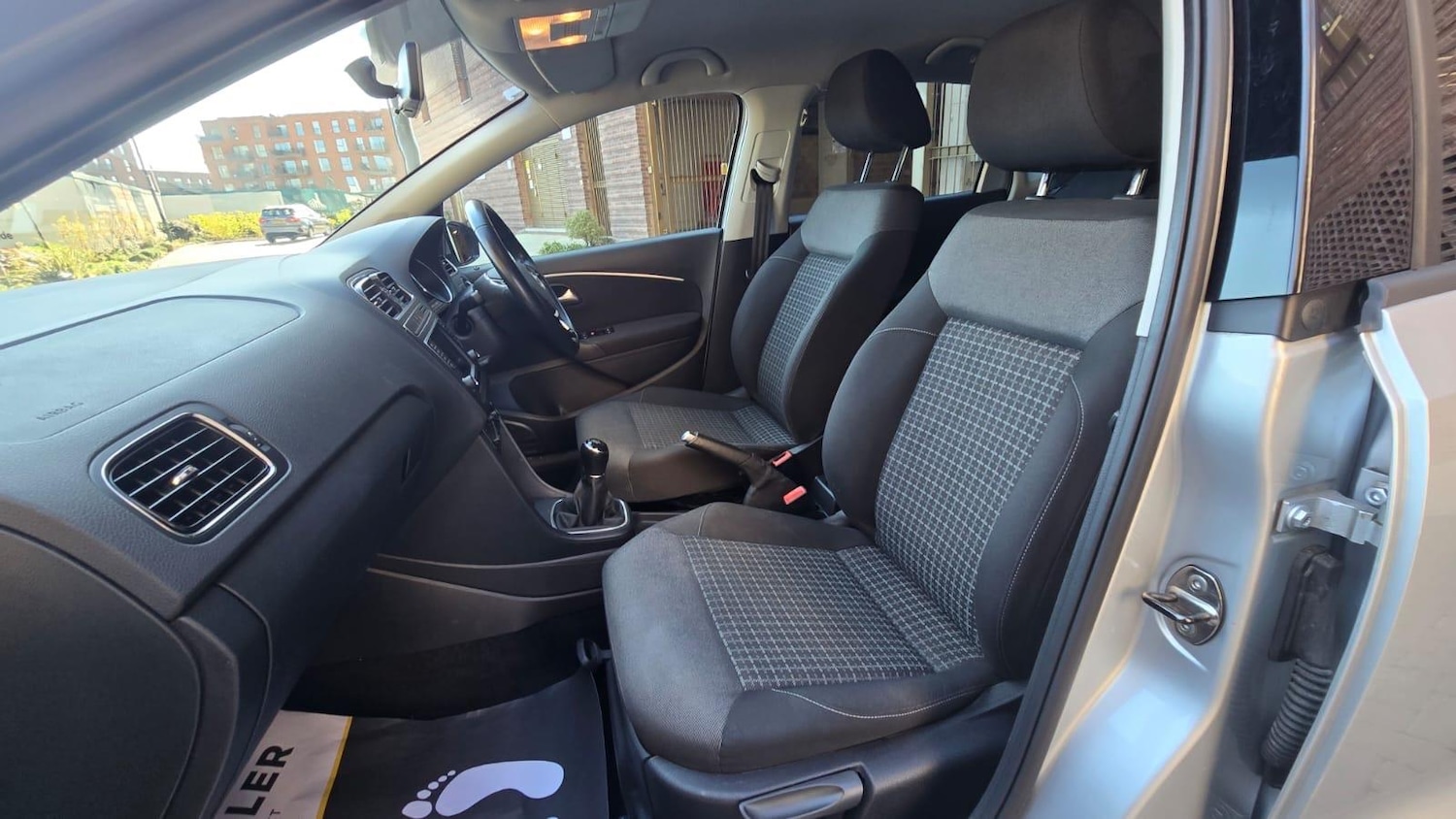 Used Volkswagen Polo 2015 for sale - 76759778: Photo 4