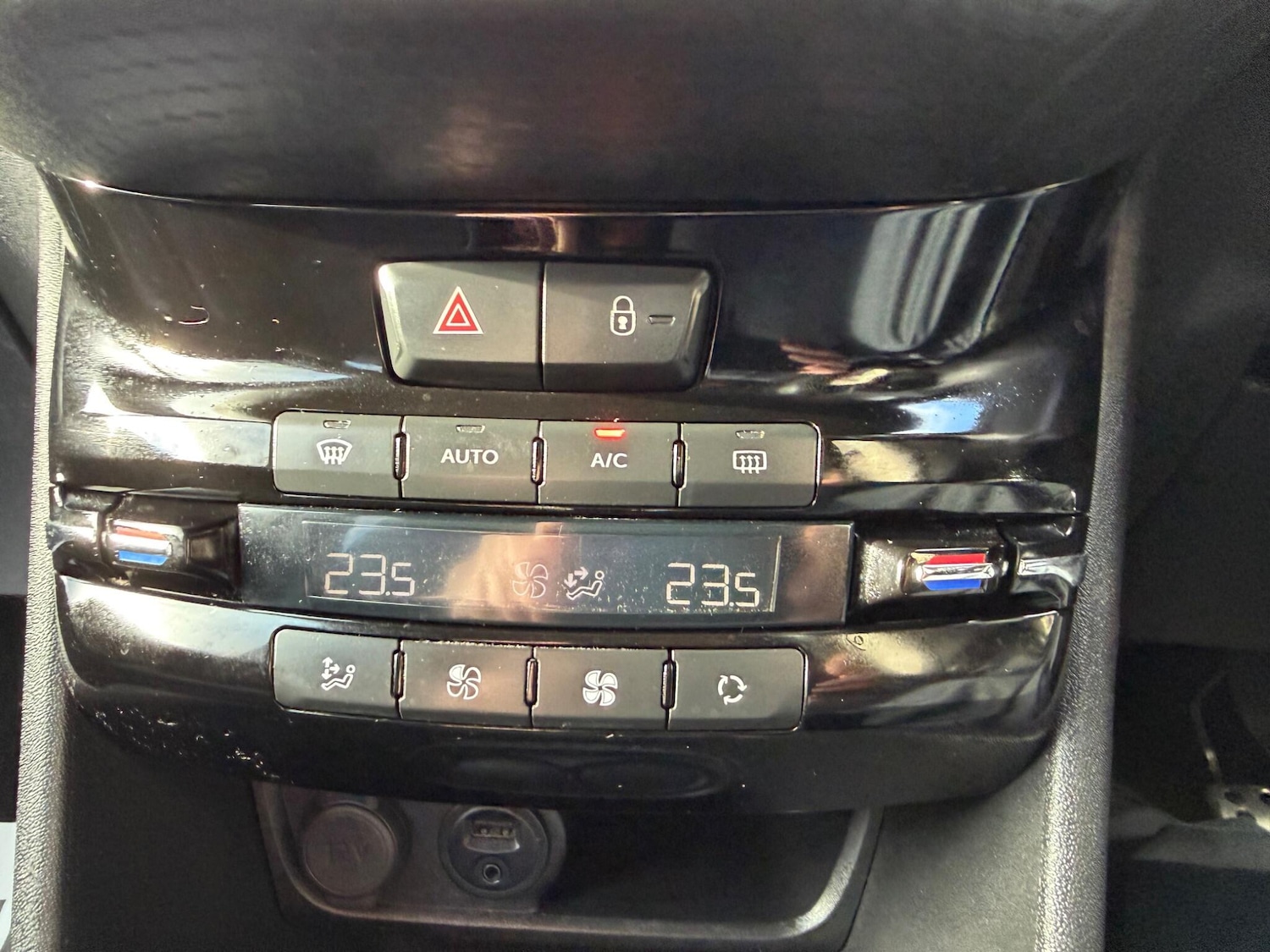 Used Peugeot 208 2016 for sale - 77279731: Photo 25