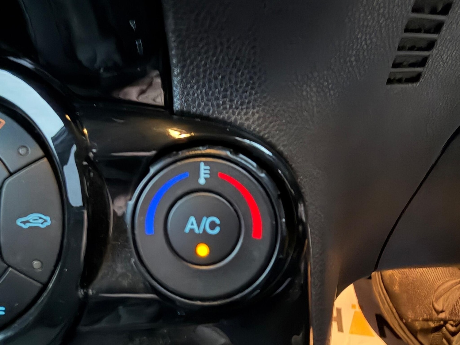 Used Ford Fiesta 2013 for sale - 76887070: Photo 38