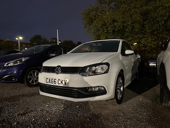 Used Volkswagen Polo 2016 for sale - 76989165: Photo