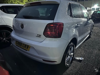 Used Volkswagen Polo 2016 for sale - 76989165: Photo