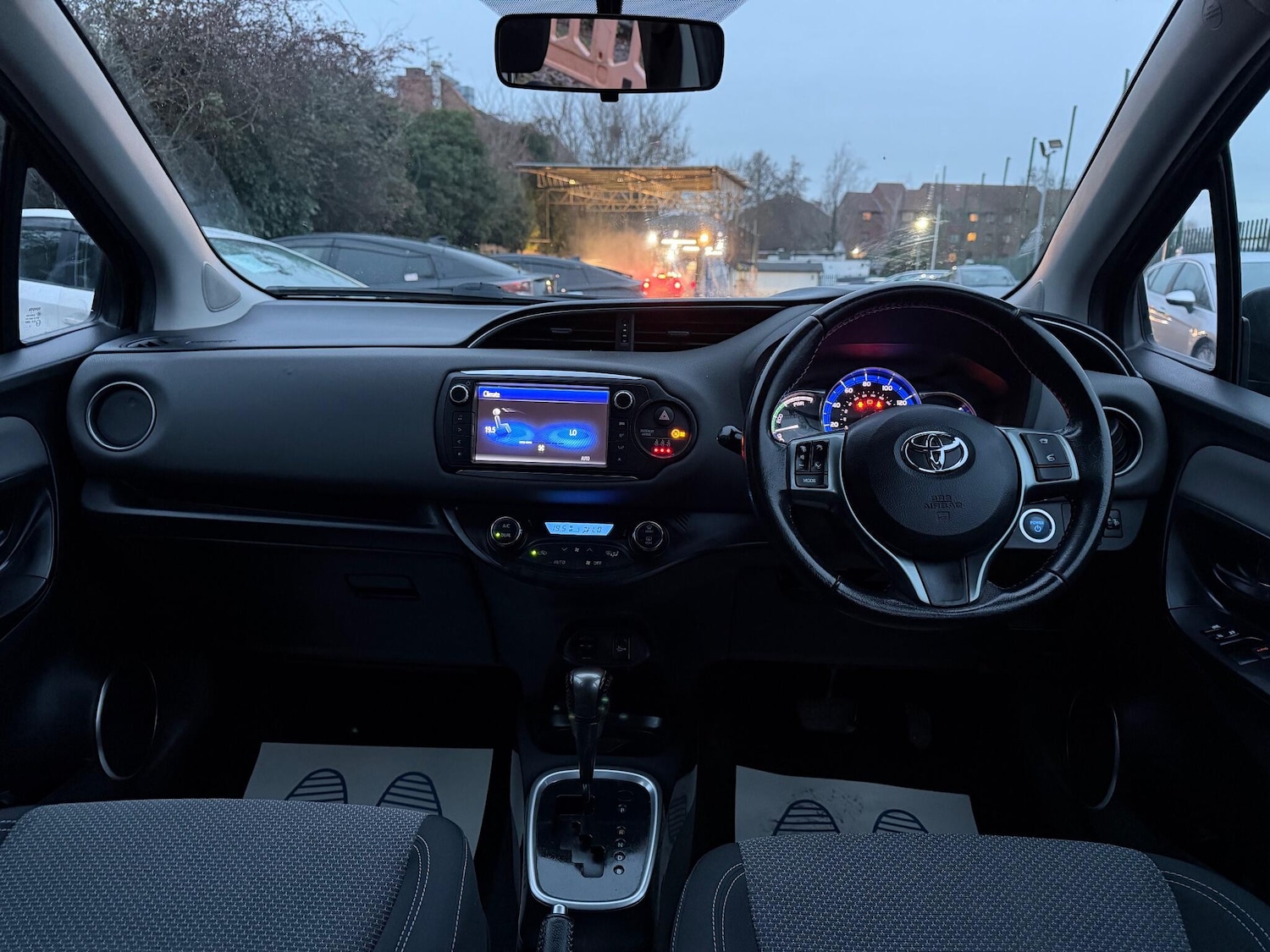 Used Toyota Yaris 2015 for sale - 77202722: Photo 15