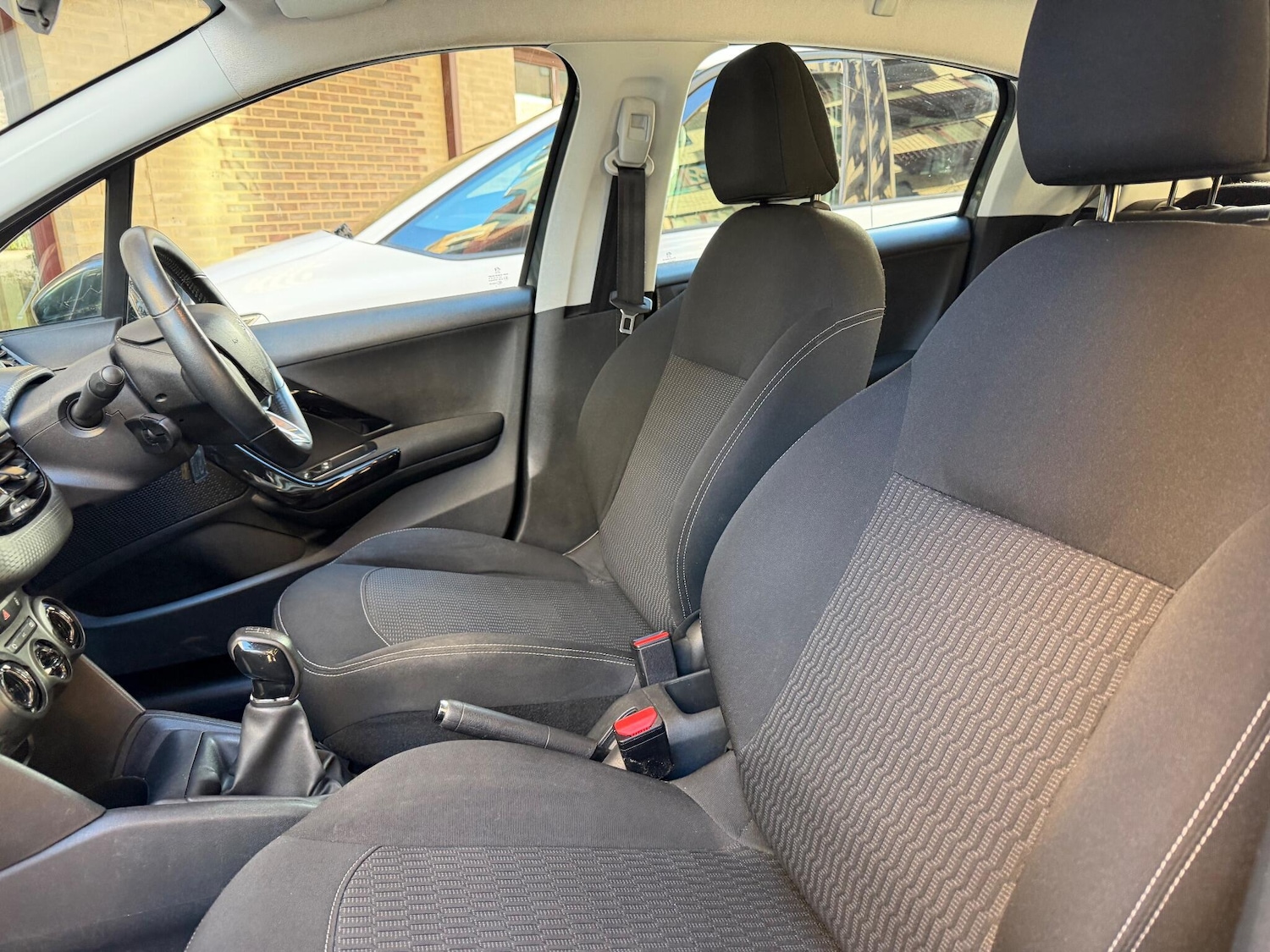 Used Peugeot 208 2017 for sale - 76898922: Photo 25