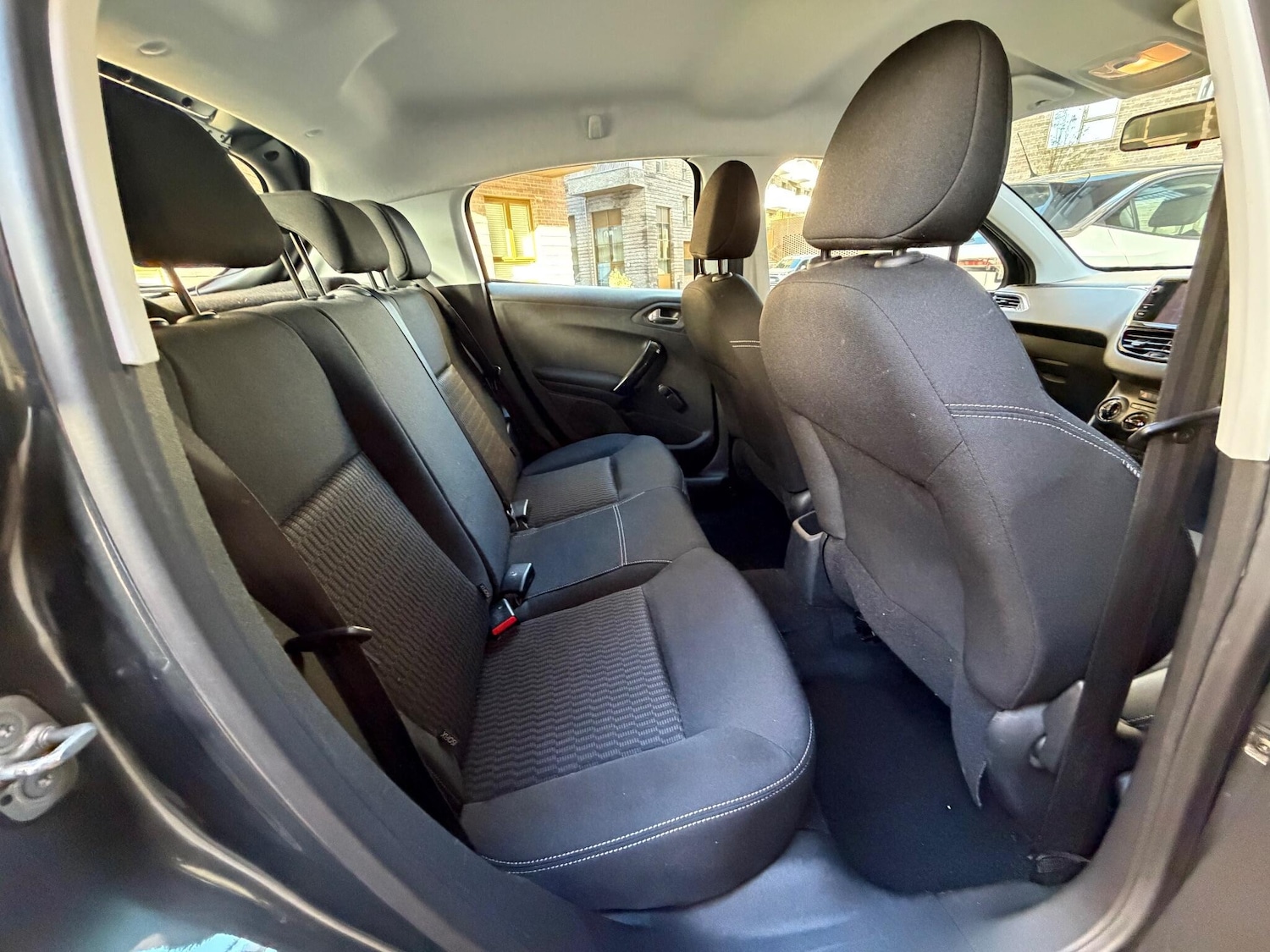 Used Peugeot 208 2017 for sale - 76898922: Photo 26