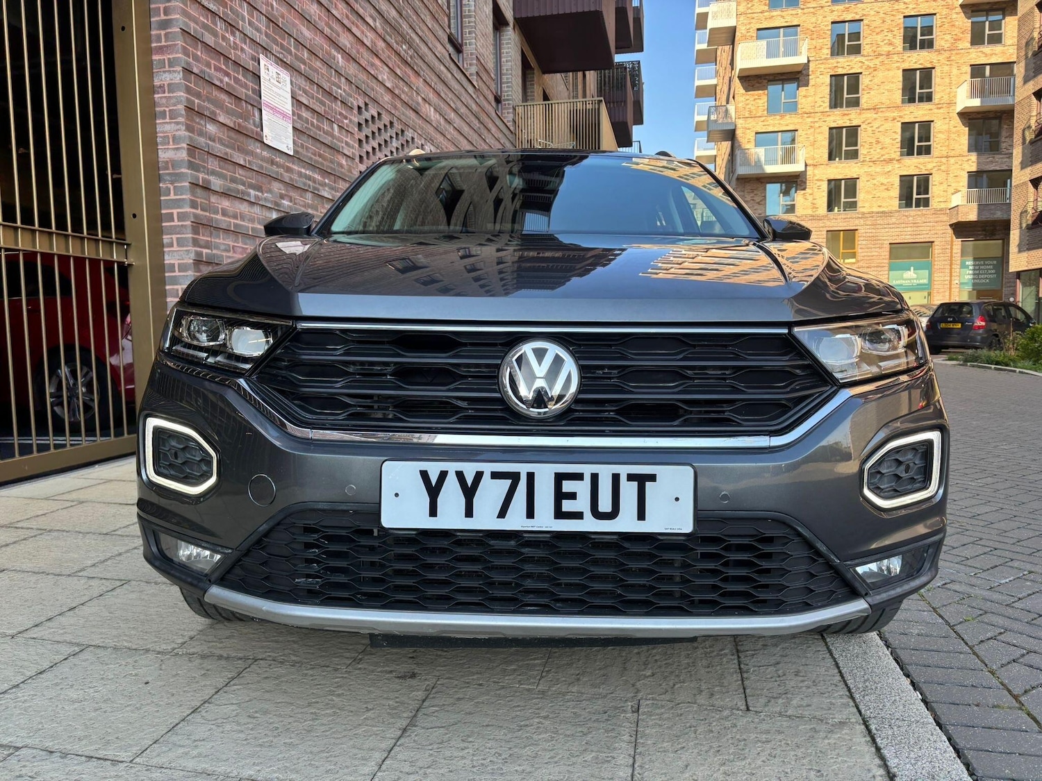 Used Volkswagen T-Roc for sale - 77957880: Photo 11