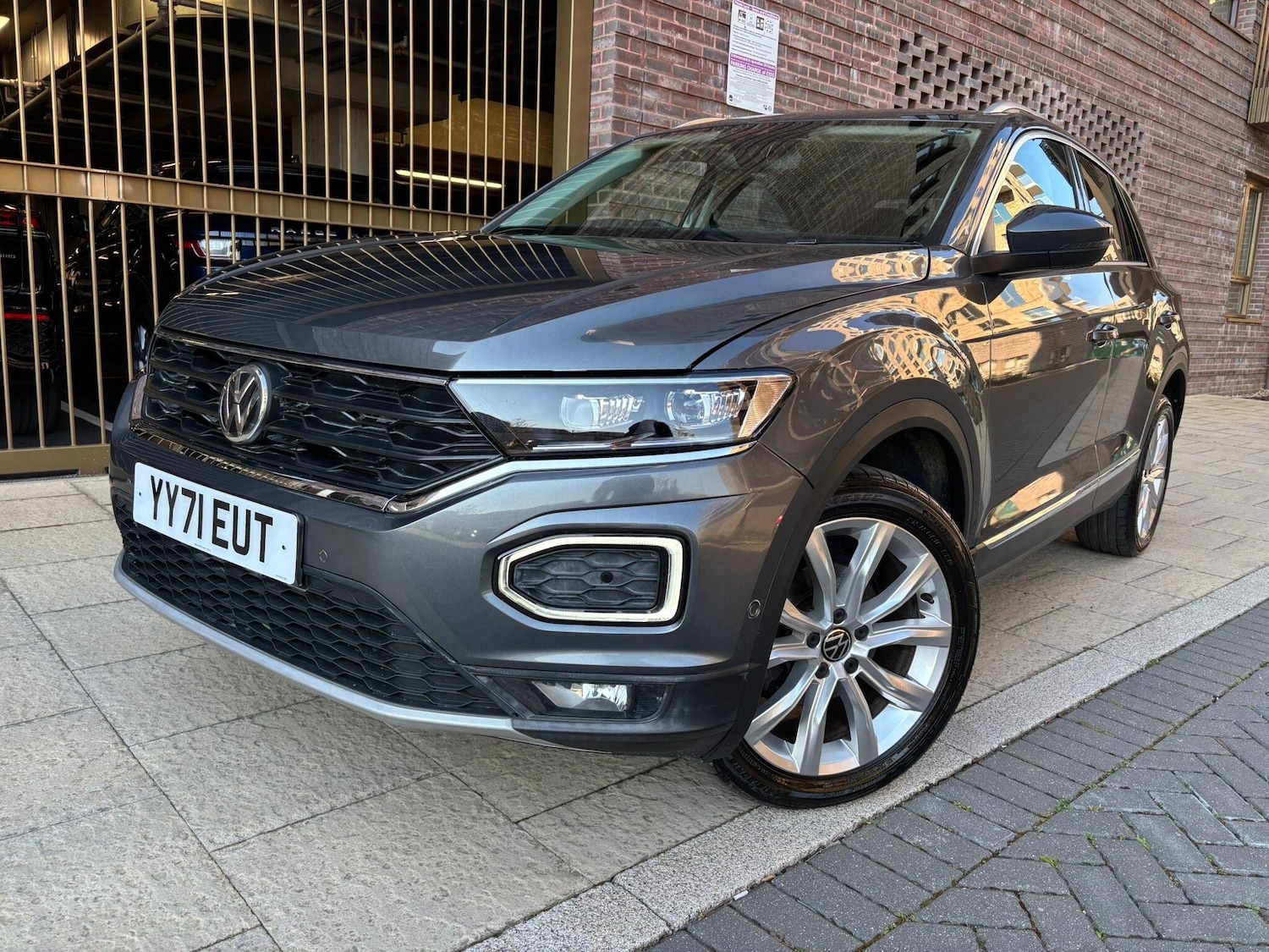 Used Volkswagen T-Roc for sale - 77957880: Photo 12