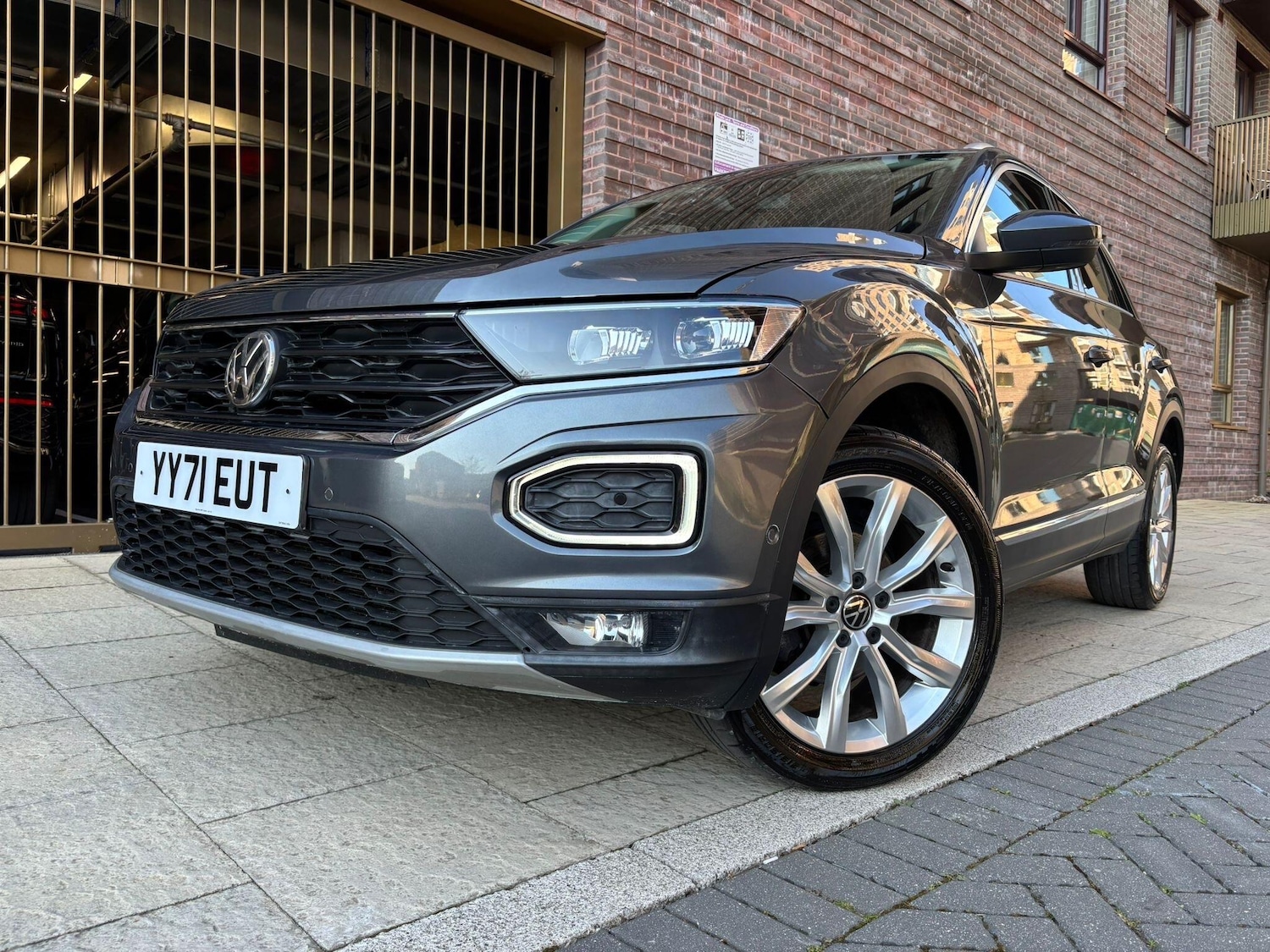 Used Volkswagen T-Roc for sale - 77957880: Photo 13
