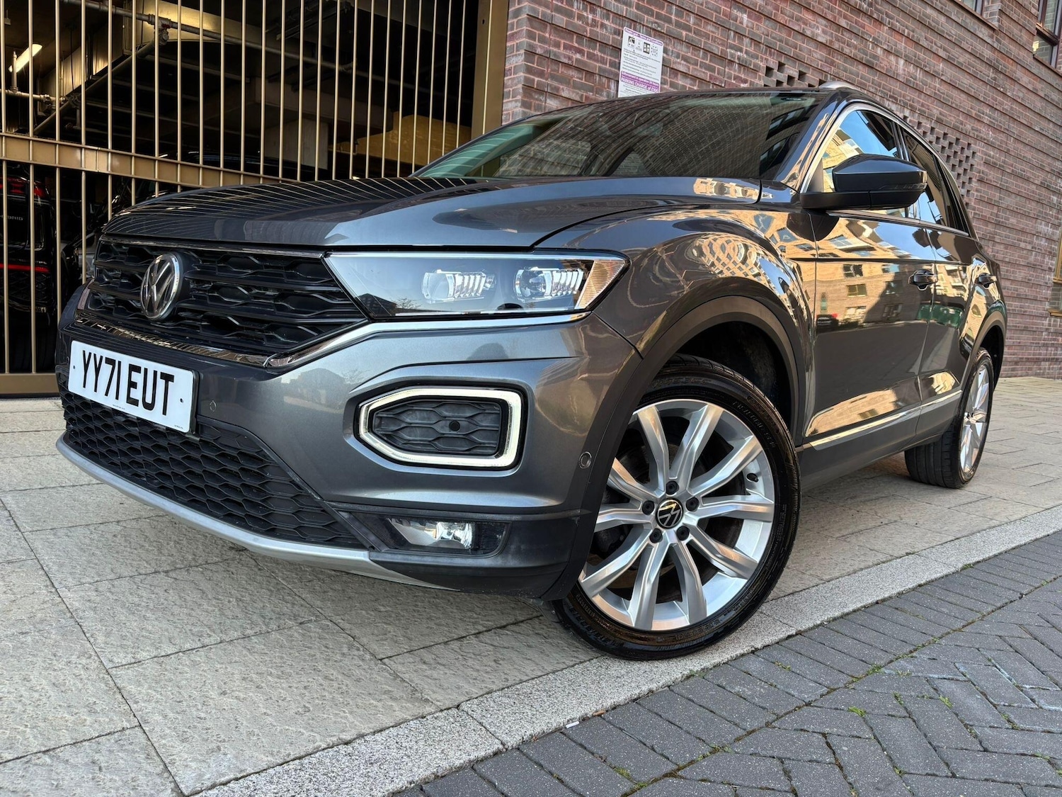 Used Volkswagen T-Roc for sale - 77957880: Photo 14