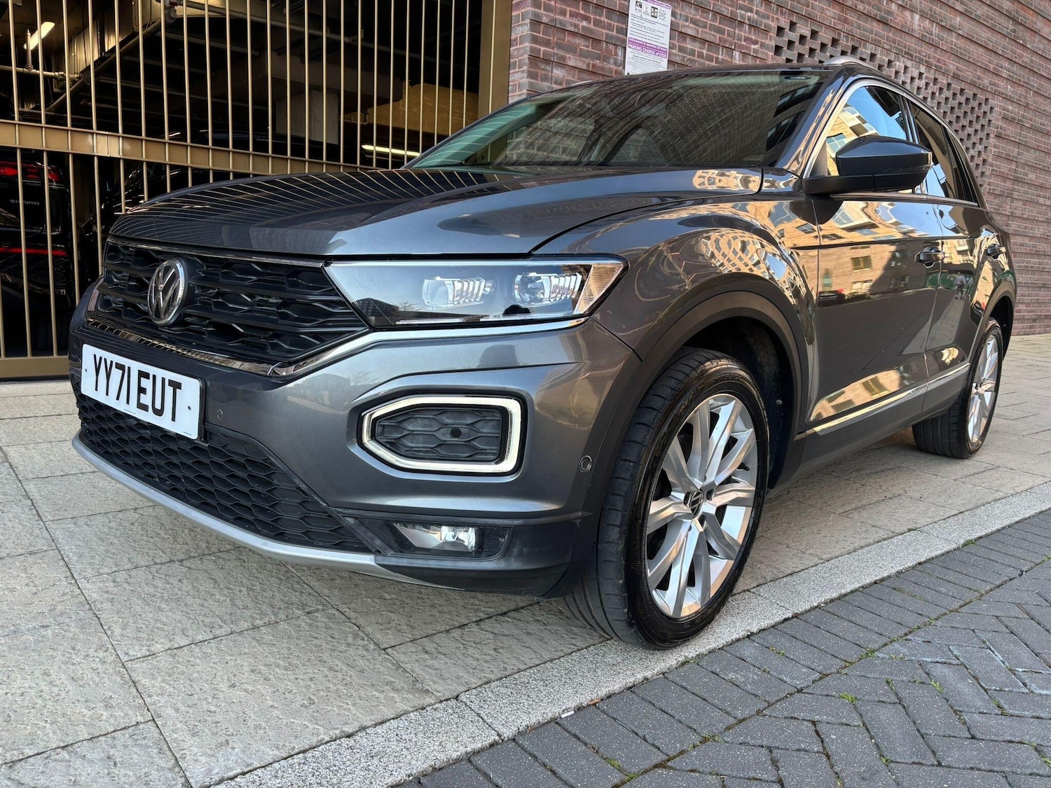 Used Volkswagen T-Roc for sale - 77957880: Photo 16