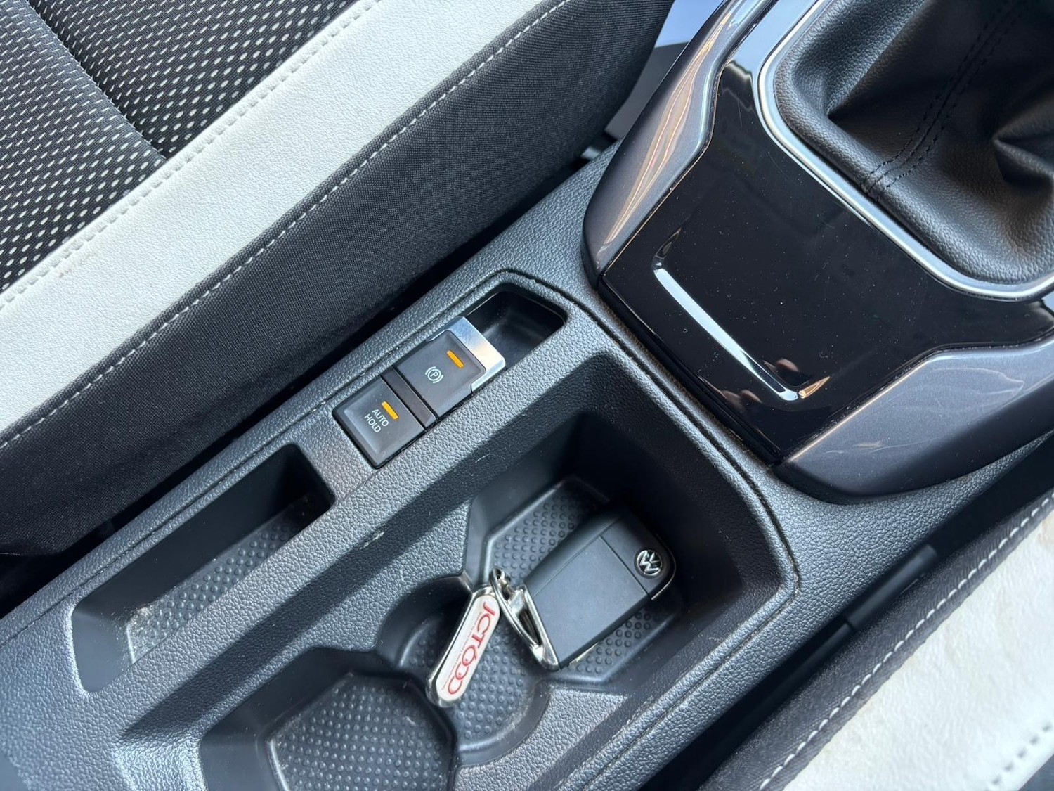 Used Volkswagen T-Roc for sale - 77957880: Photo 26