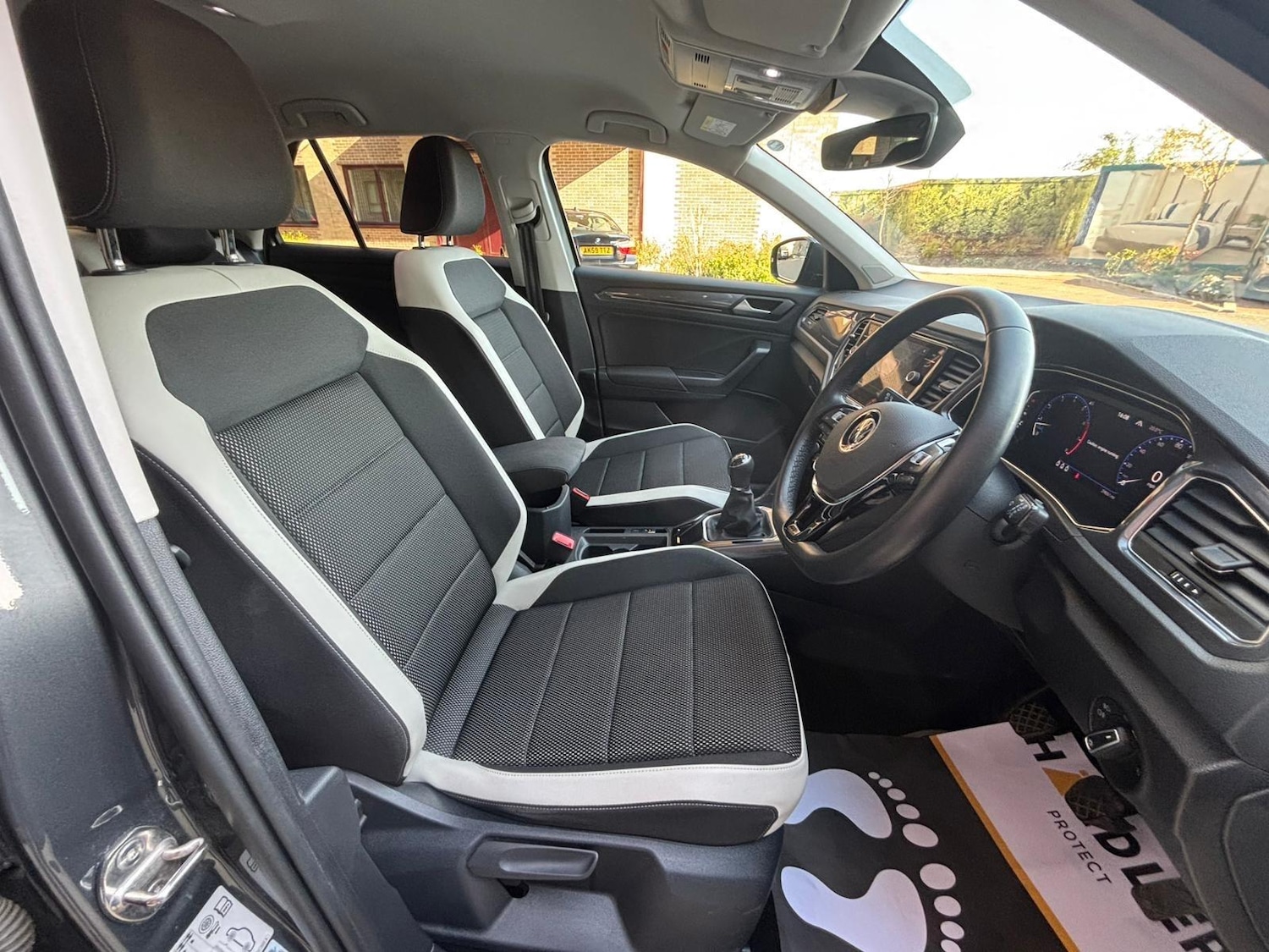 Used Volkswagen T-Roc for sale - 77957880: Photo 29