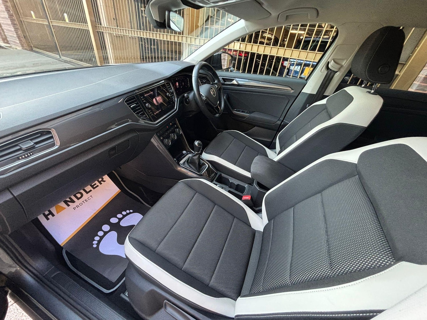 Used Volkswagen T-Roc for sale - 77957880: Photo 3