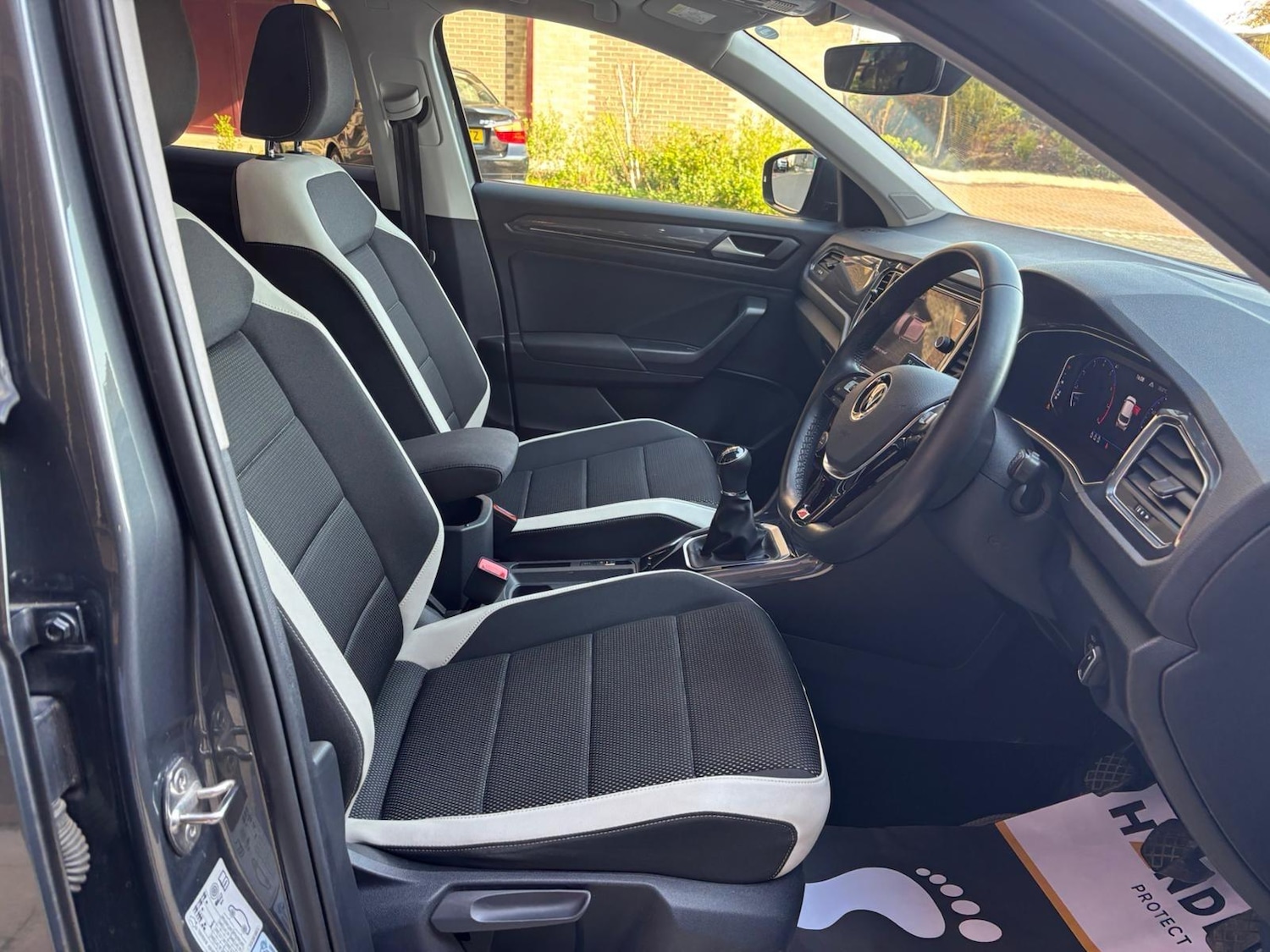 Used Volkswagen T-Roc for sale - 77957880: Photo 30