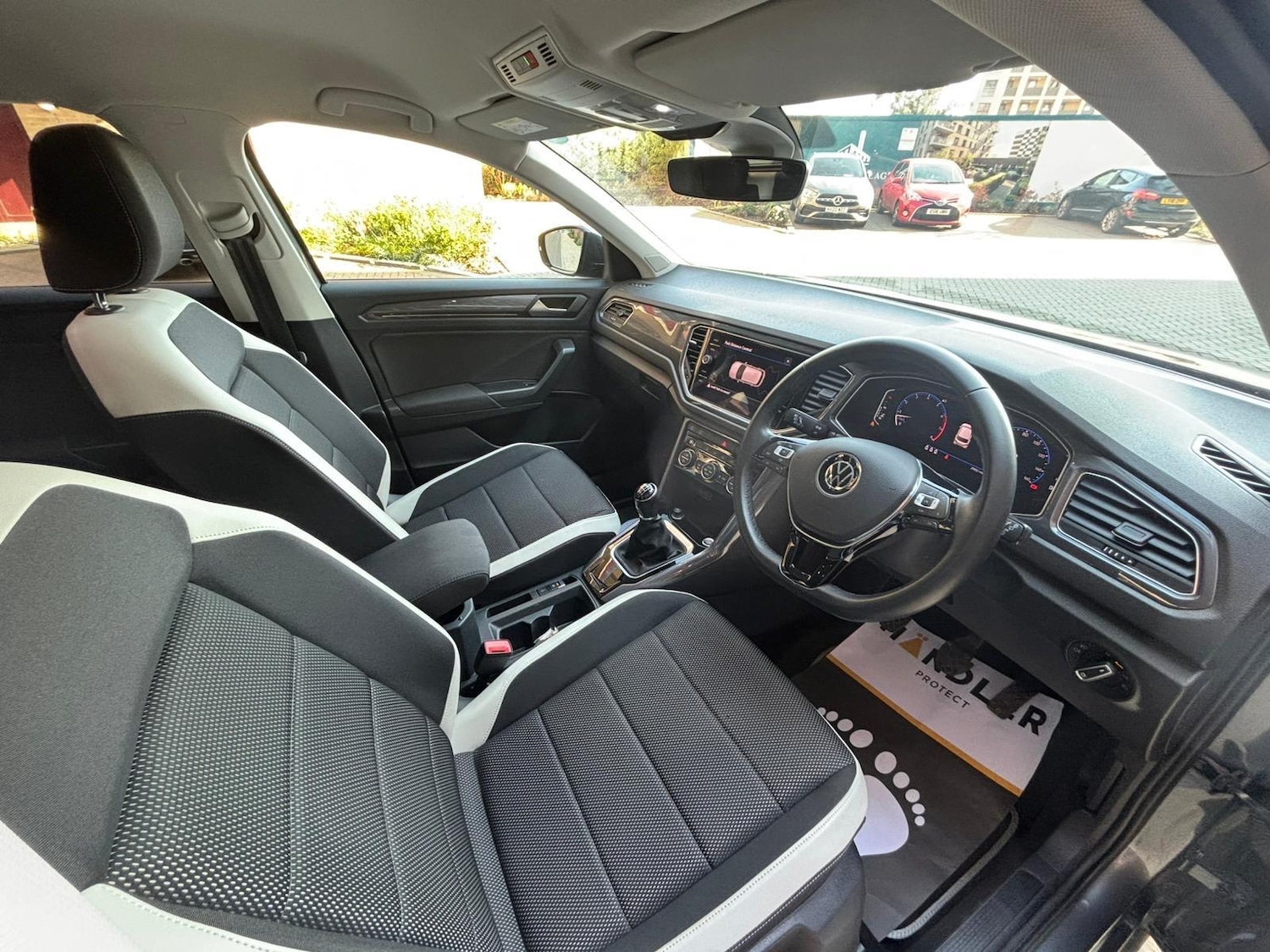 Used Volkswagen T-Roc for sale - 77957880: Photo 31