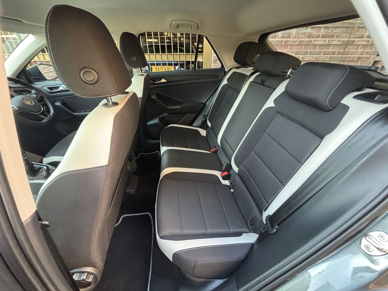 Used Volkswagen T-Roc for sale - 77957880: Photo 34