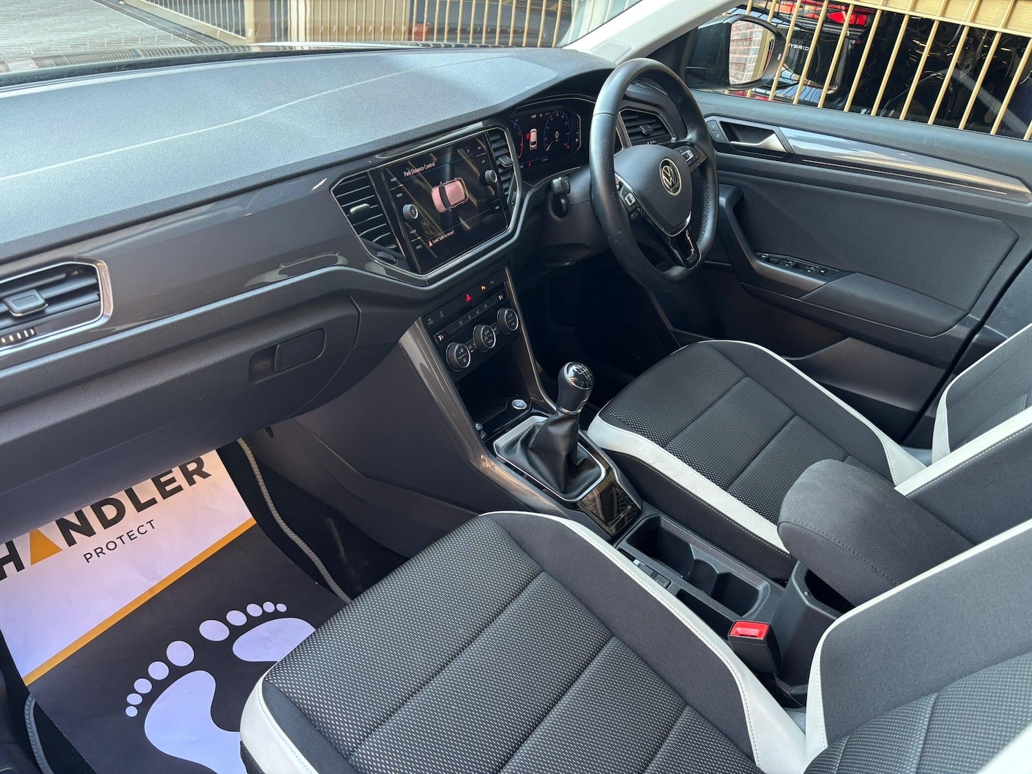 Used Volkswagen T-Roc for sale - 77957880: Photo 4