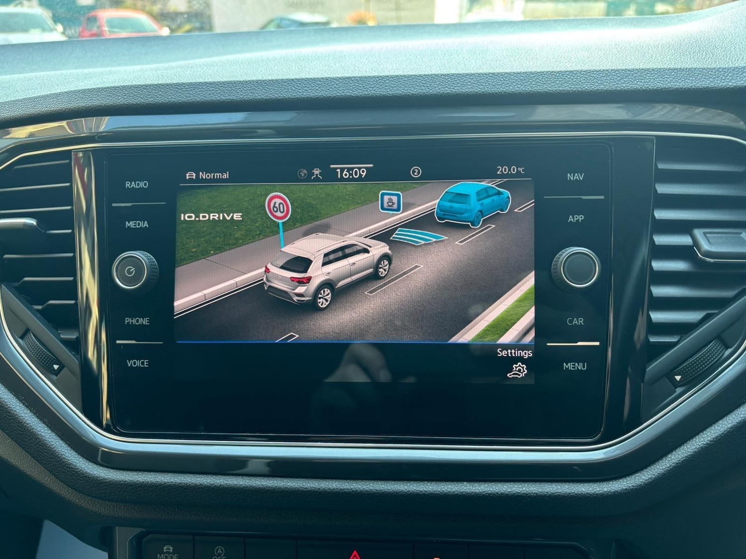 Used Volkswagen T-Roc for sale - 77957880: Photo 43