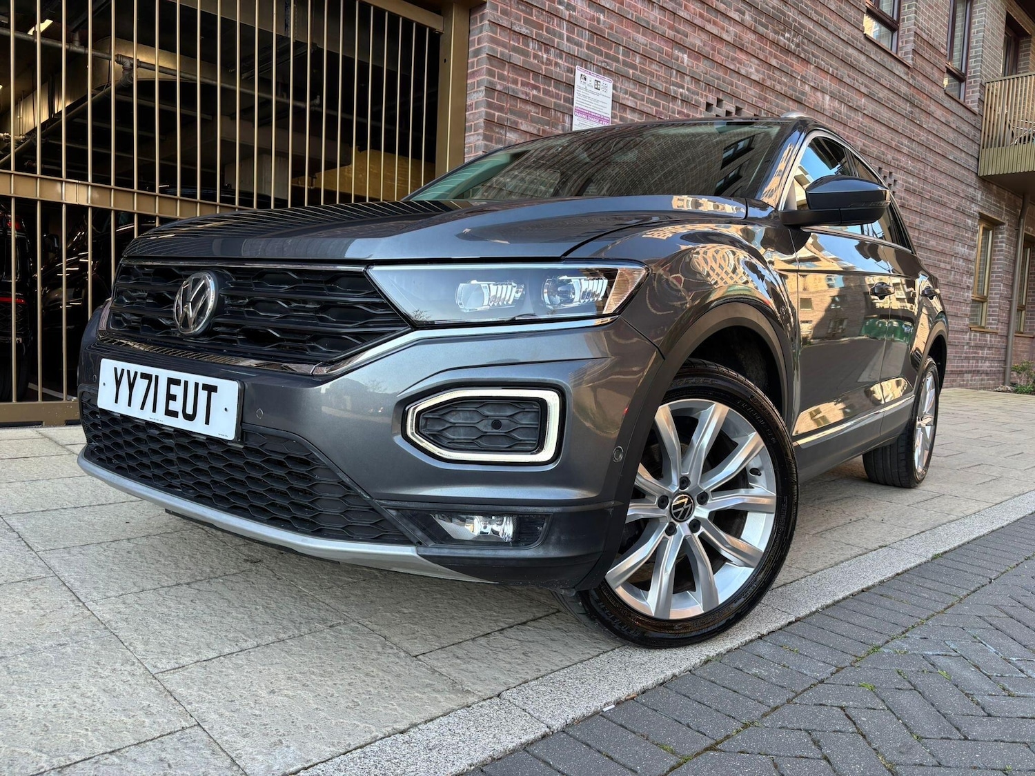 Used Volkswagen T-Roc for sale - 77957880: Photo 5