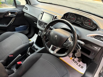 Used Peugeot 208 2018 for sale - 79324627: Photo