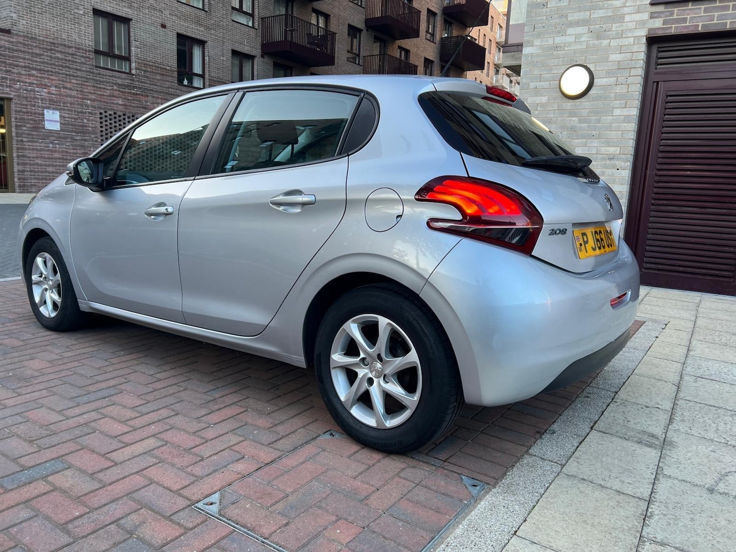 Used Peugeot 208 for sale - 78214717: Photo 2