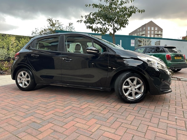Used Peugeot 208 2018 for sale - 76214420: Photo 16